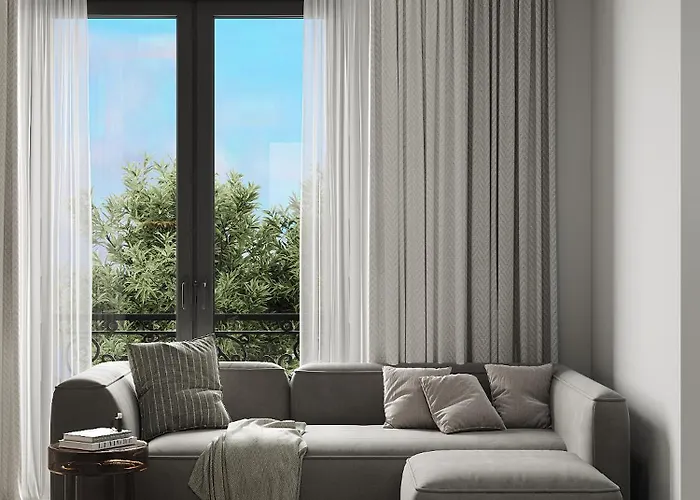 New - Spacious & Luxurious - Fully Renovated & Equipped 2Br Suite - Historical Centre