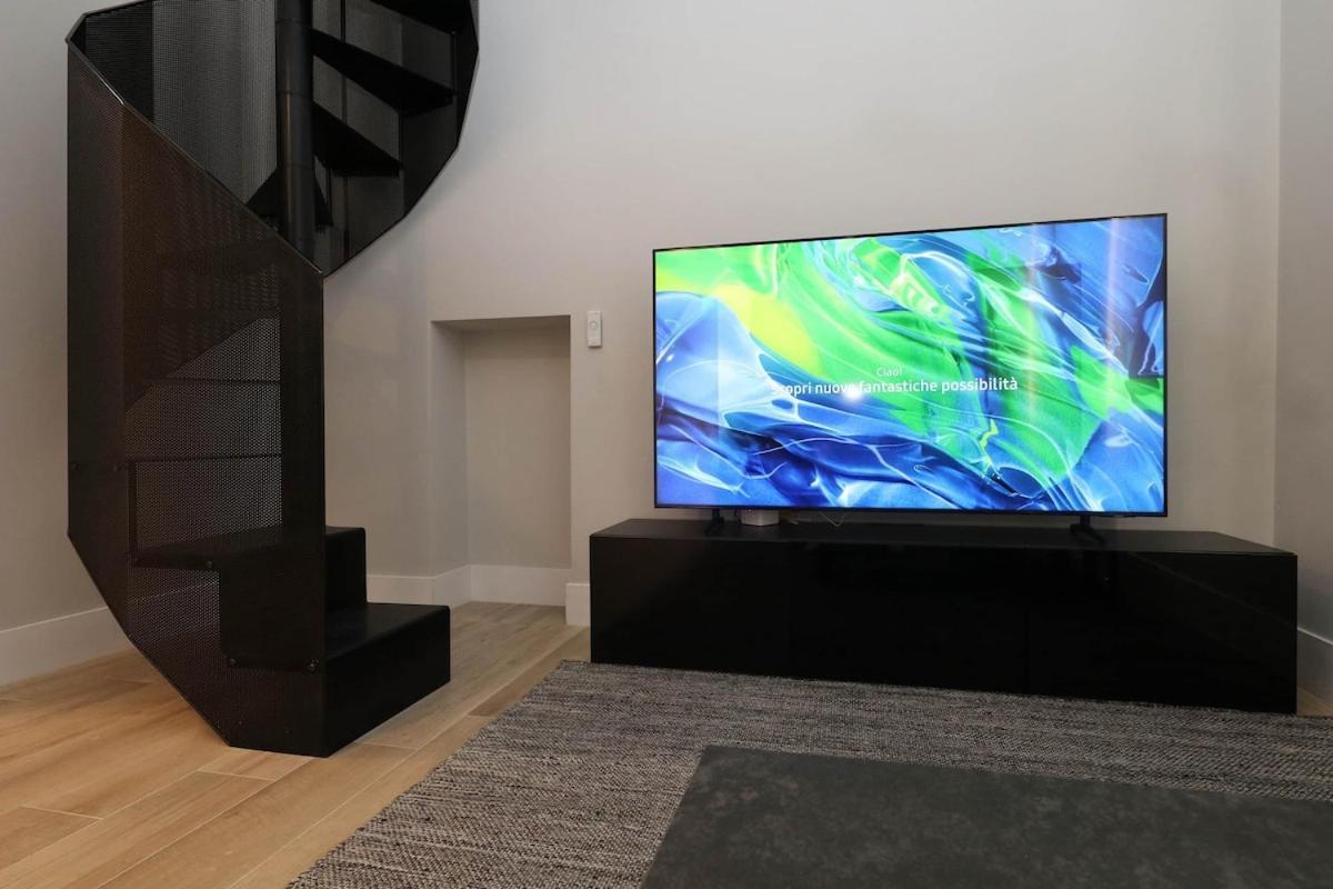 New - Spacious & Luxurious - Fully Renovated & Equipped 2br - Historical Centre