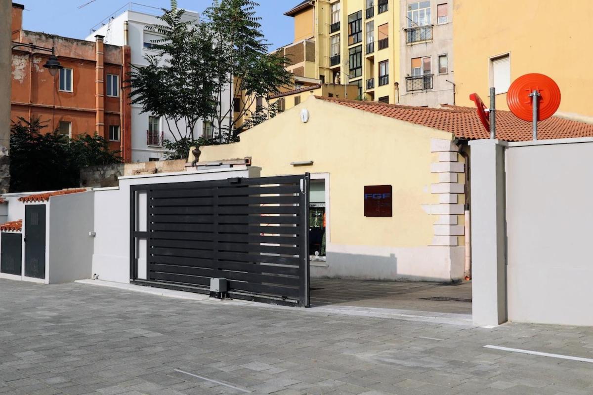New - Spacious & Luxurious - Fully Renovated & Equipped 2br - Historical Centre *