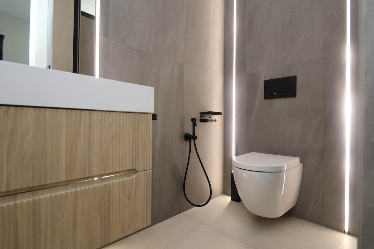 New - Spacious & Luxurious - Fully Renovated & Equipped 2br - Historical Centre Appartamento Olbia